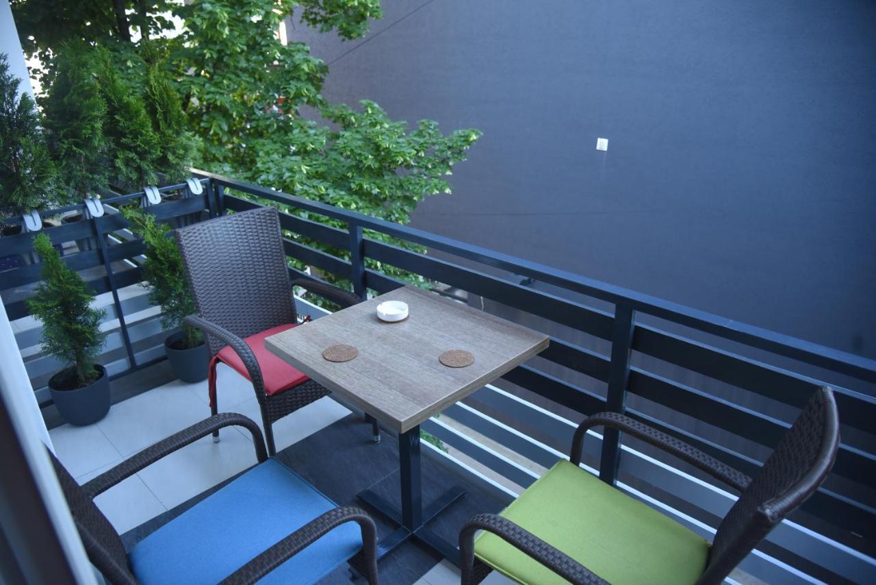 Dekart Apartment Nis Bagian luar foto