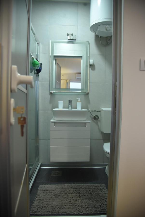 Dekart Apartment Nis Bagian luar foto