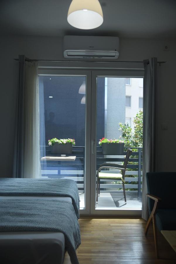 Dekart Apartment Nis Bagian luar foto